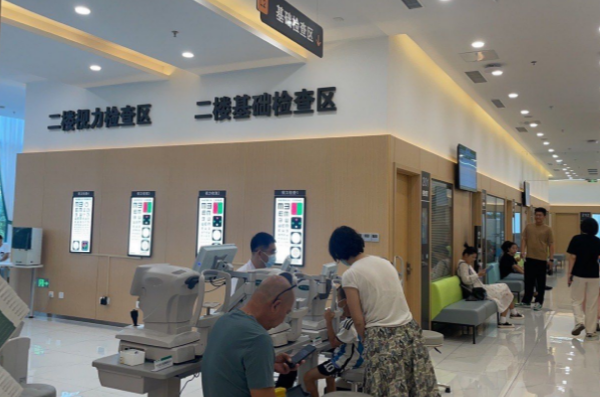 大连何氏眼科总店特色服务与就诊建议